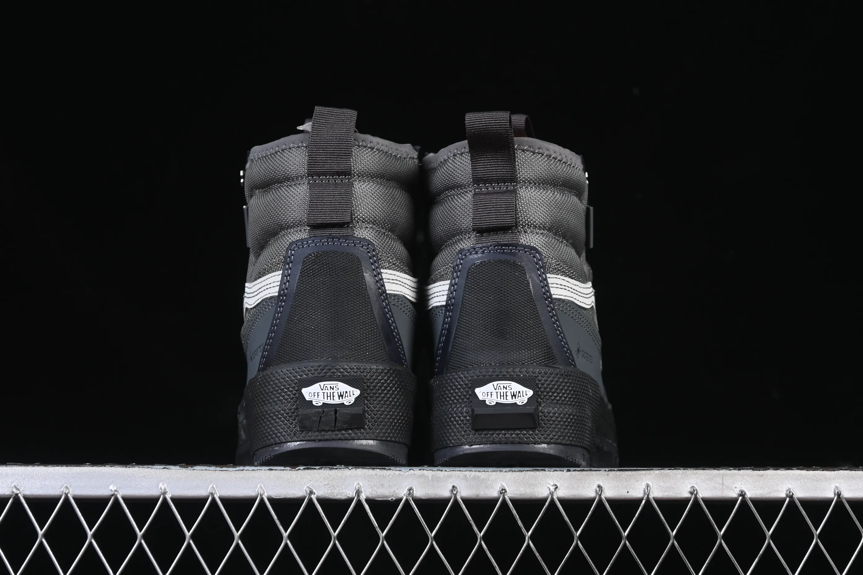 All categories Vans Vans series Vans Hi Vans high-top Vans Sk8-Hi Gore Te Outdoor adventure series round-toe lace-up high-top outdoor functional casual shoes VN0A5I116MP